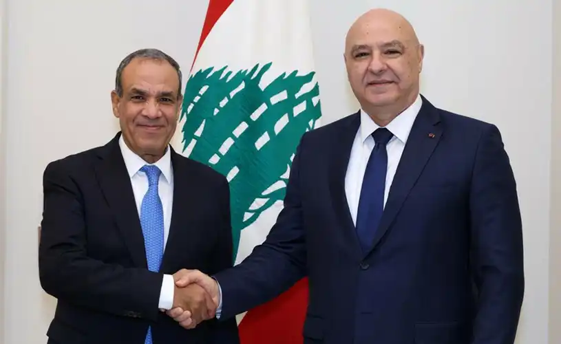 الرسائل المشفرة تلف سماء لبنان بين سلام أو انفجار