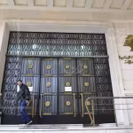 فضيحة وزراء الاتصالات ومبنى “تاتش”: هل الهروب ممكن؟