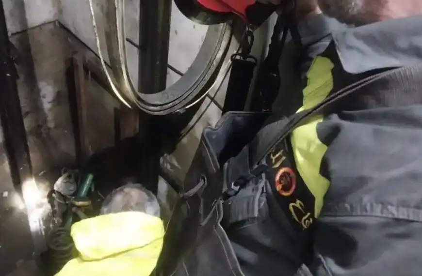 بعد غرق طرقات ومبانٍ… الدفاع المدني يتحرّك