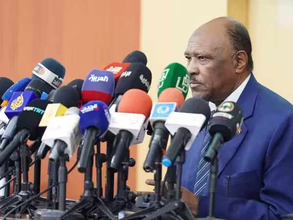 ارتباك سوداني.. وزير الخارجية يكشف الفوضى بقراءة ورقة…