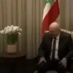 بالصورة – إستقبال رسمي للبابا في صالون الشرف في المطار