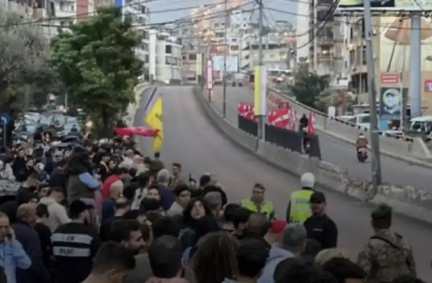 ترحيب على الطريق… البابا يعبر بين صفوف “كشافة المهدي”