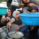 طعام بـ”رائحة النفايات”.. مأساة غير مسبوقة يشهدها الغزيون