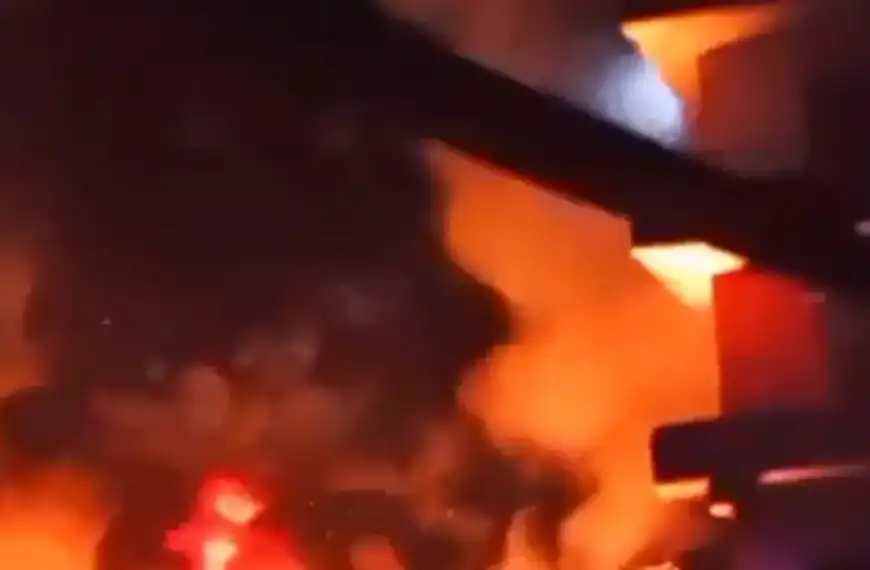 حريقٌ كبير خلف محطّةٍ للمحروقات