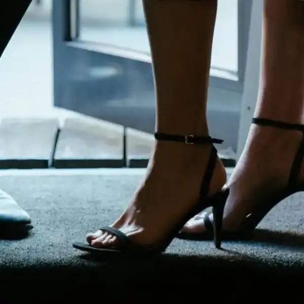 شبكة “دعارة” داخل سيارة!.. في احدى مناطق لبنان