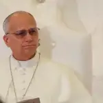 البابا يغادر القصر