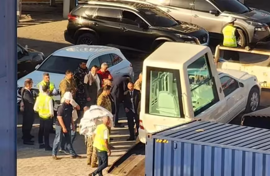 من “عرش” إلى “سيارة بابوية”… ما قصة “البابا موبيلي”؟