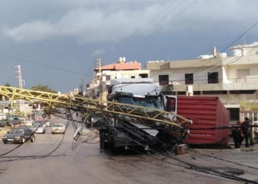 بالصّورة- سقوط عمود كهرباء