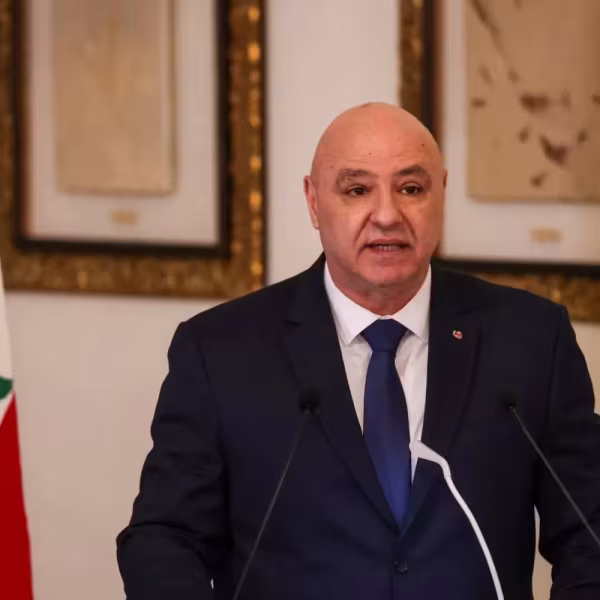 من يدسّ السّمّ في علاقة الرّئيس بـ”القوّات”؟