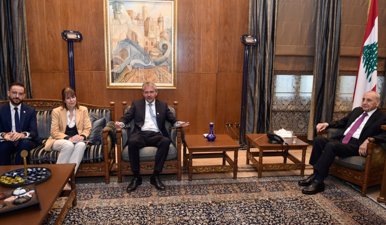 بري عرض مع لوجاندر للتطورات واستقبل البساط وعربيد