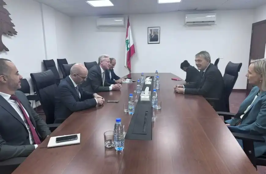 رجي عرض مع لازاريني أوضاع اللاجئين الفلسطينيين