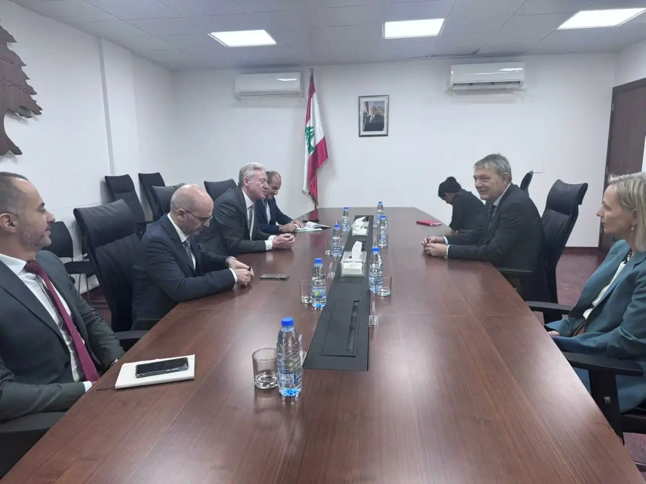 رجي عرض مع لازاريني أوضاع اللاجئين الفلسطينيين