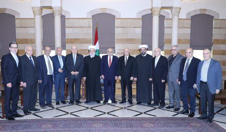 سلام عرض مع وفد المركز الإسلامي الأوضاع في بيروت