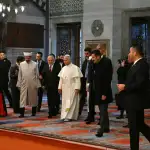 بالفيديو- البابا يزور مسجد السلطان أحمد في اسطنبول