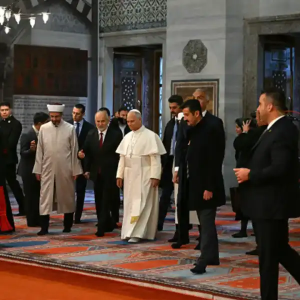 بالفيديو- البابا يزور مسجد السلطان أحمد في اسطنبول