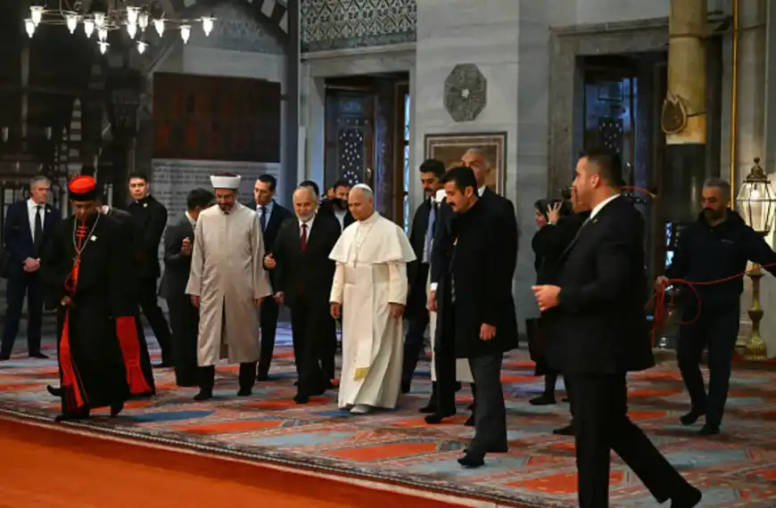 بالفيديو- البابا يزور مسجد السلطان أحمد في اسطنبول