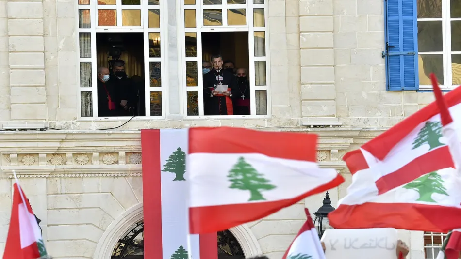 القوات: لا للمفاوضات قبل نزع السلاح.. والتيار مع ورقة جامعة