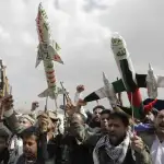 رسائل سياسية مغلّفة بالعزاء: قراءة في خطاب الحوثيين إلى حزب الله