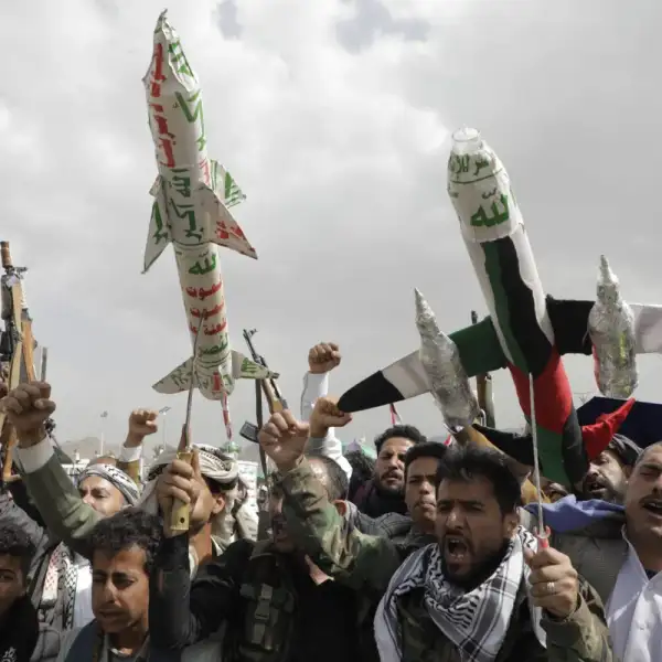 رسائل سياسية مغلّفة بالعزاء: قراءة في خطاب الحوثيين…