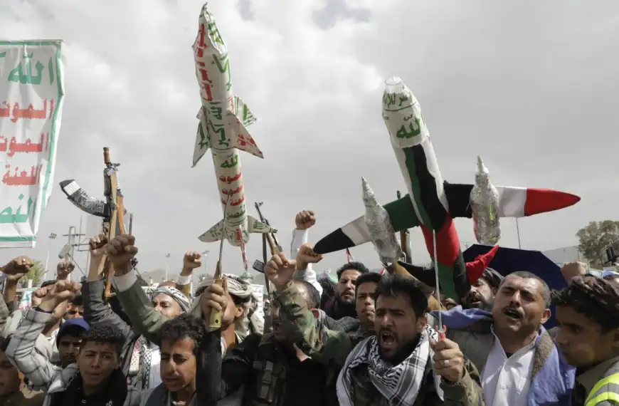 رسائل سياسية مغلّفة بالعزاء: قراءة في خطاب الحوثيين…