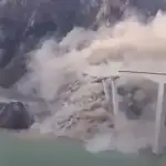 بالفيديو- بعد أشهر من إفتتاحه، إنهيار جسر في الصين