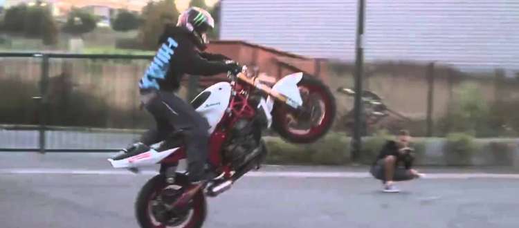 بهلوانيات-دراجات-نارية