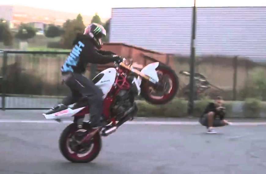 بالفيديو- هذا ما فعله شبّان على أوتوستراد جلّ…