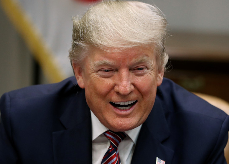 ترامب يعتزم دفع 2000 دولار لكل أميركي باستثناء هؤلاء