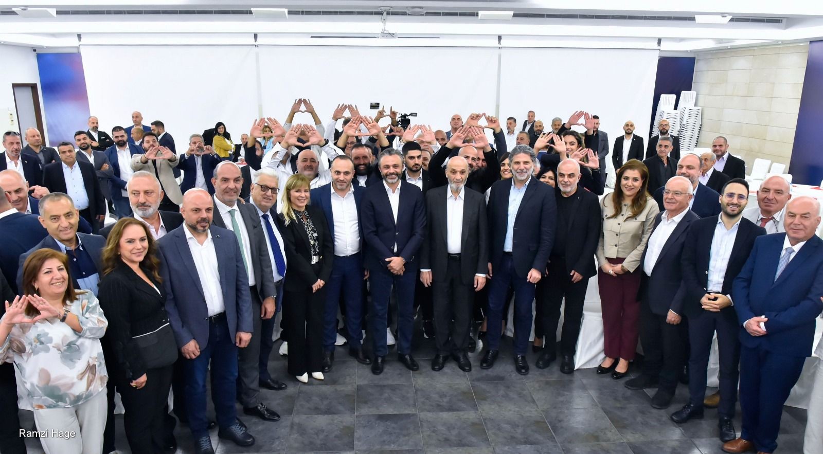 جعجع: على الدولة إتّخاذ الإجراءات اللازمة للحفاظ على حقّ المغتربين