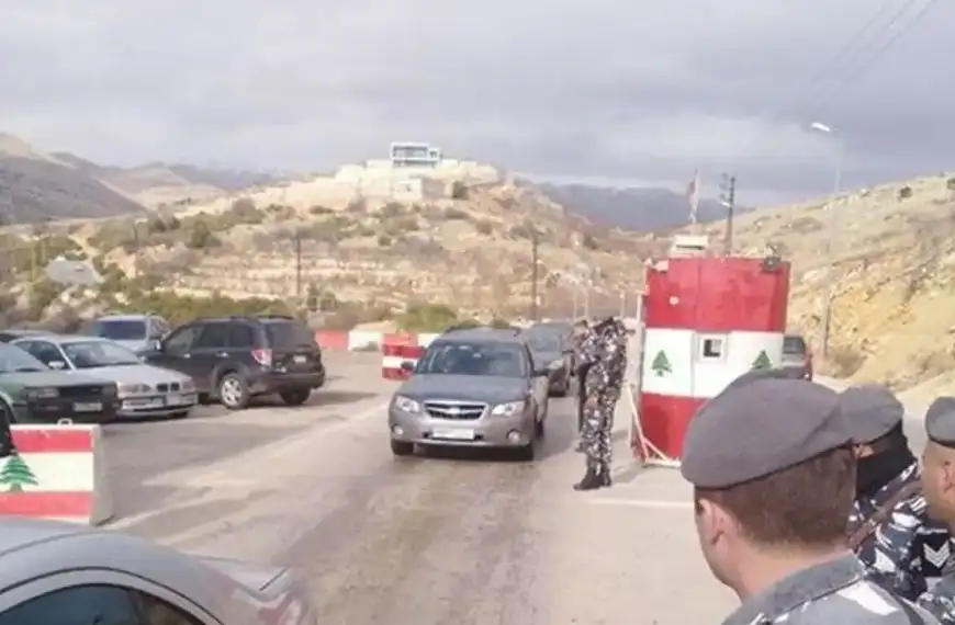 عنصر من “حزب الله” يطلق النار على ضابط لبناني عند حاجز ضهر البيدر