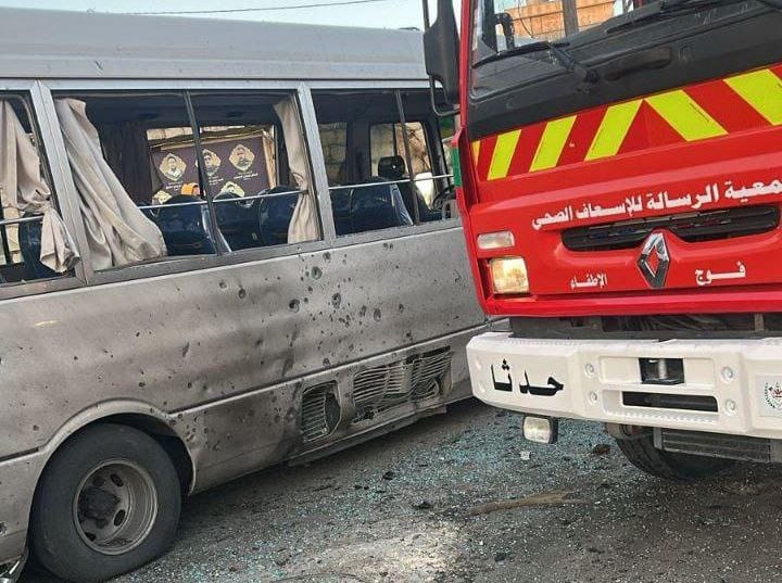 بالفيديو- الحافلة التي أُصيبت بالغارة في بلدة الطيري