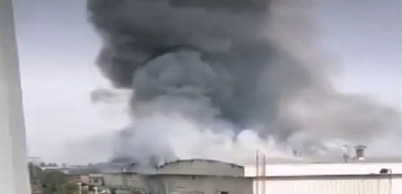 بالفيديو- حريق كبير في مدينة صناعية وسط إيران