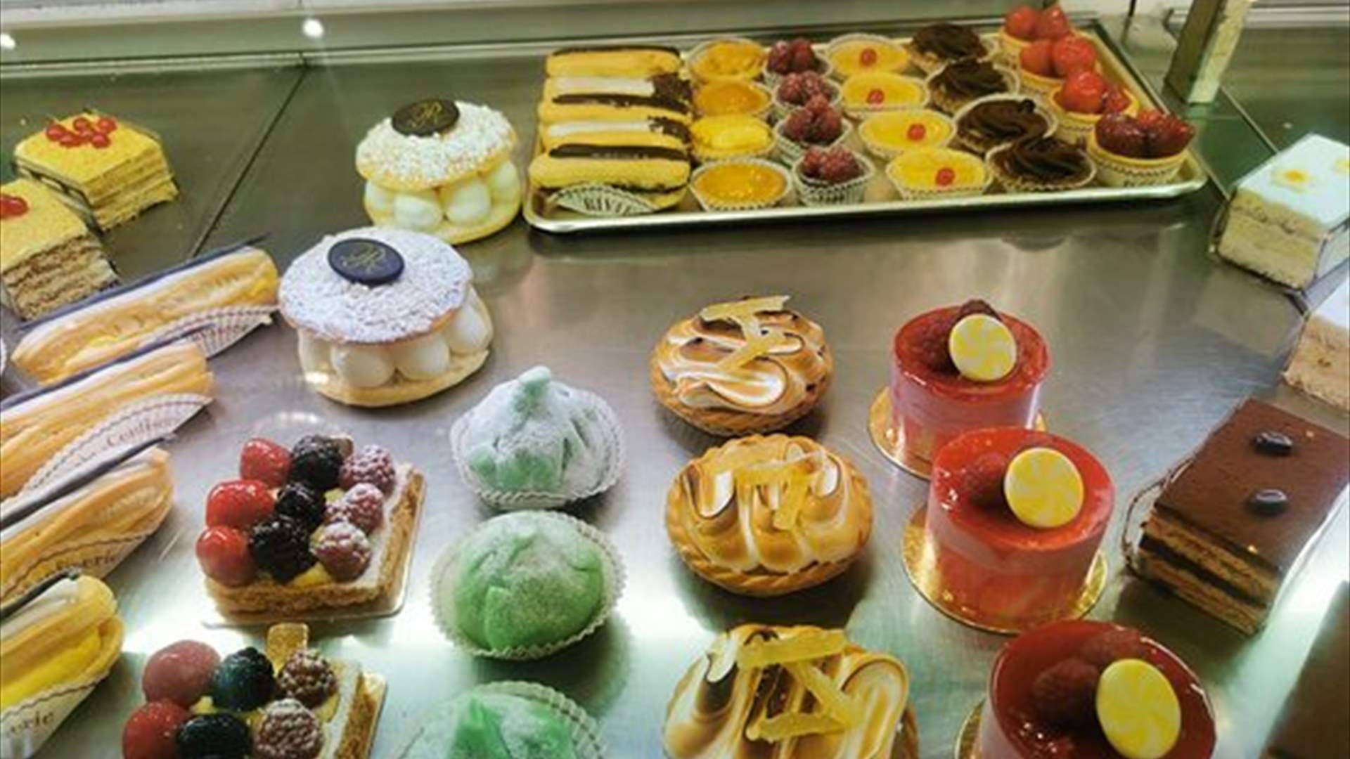 حشرات في براد الحلويات!