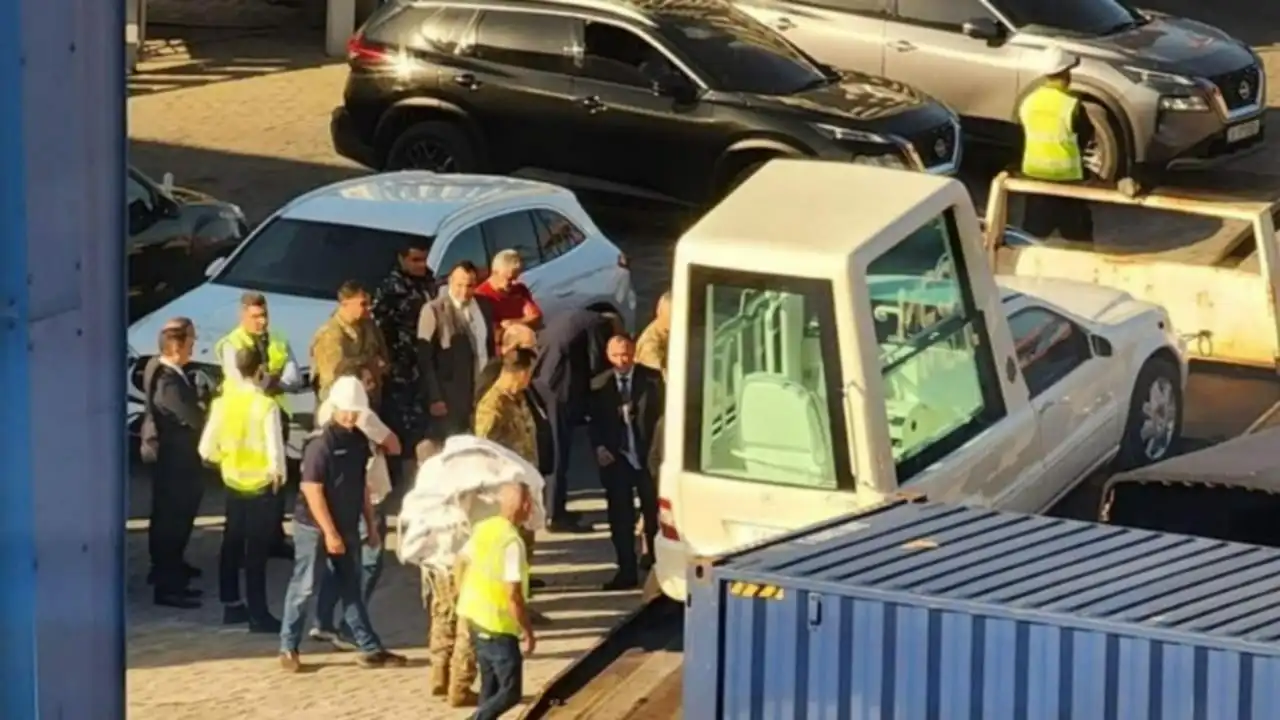 سيارة-البابا-1