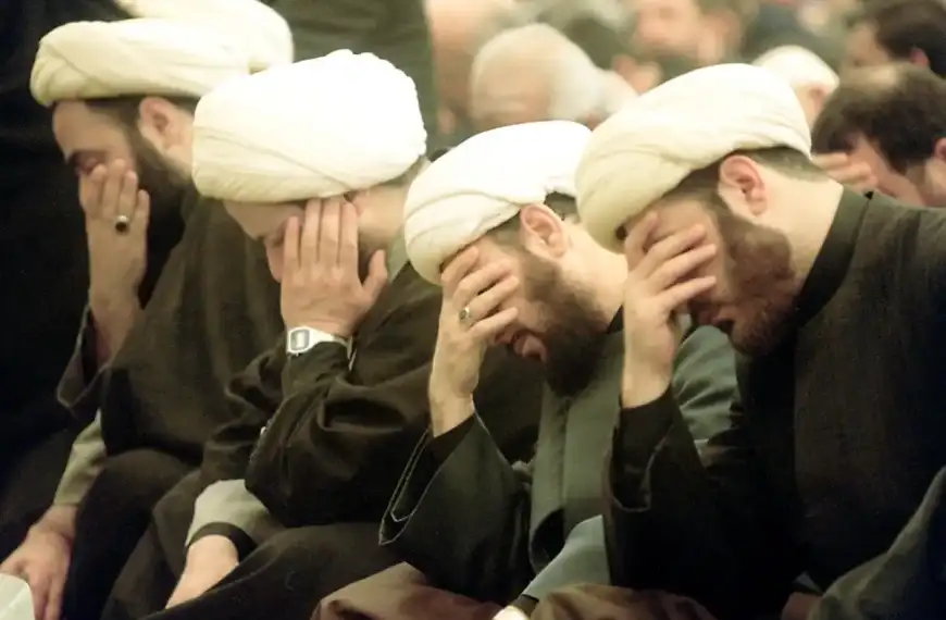 الخماسية تنشط وطهران تخشى الحرب.. السيستاني: شيعة لبنان…