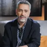 فضل شاكر: المحاكمة العلنية تفرض التأجيل