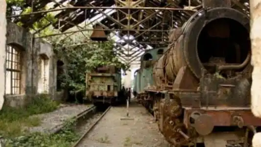 بالفيديو- بدء سحب بعض القطارات في طرابلس تمهيداً لترميم سكّة الحديد