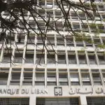 مصرف لبنان يطارد “الكاش”… الرقابة بدءاً من الألف دولار