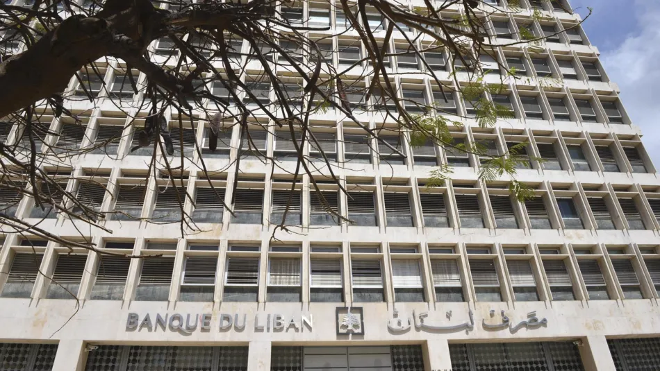 مصرف لبنان يطارد “الكاش”… الرقابة بدءاً من الألف دولار