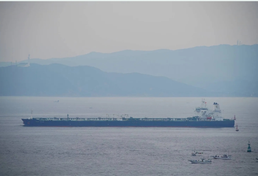 إيران تعترض ناقلة نفط وتقتادها إلى مياهها الإقليمية…