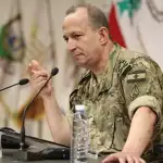 قائد الجيش الى الولايات المتحدة