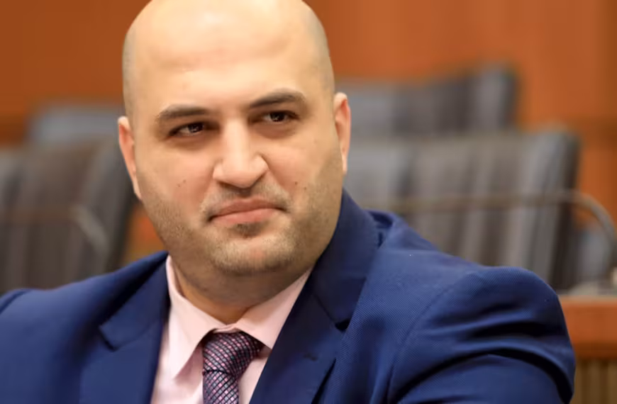 مدير مستشفى يبيع هبات