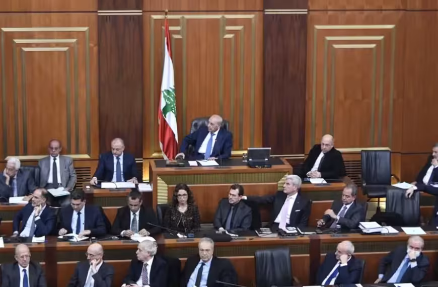 بعد رفض فرص الانخراط بالدولة وجره لبنان إلى…