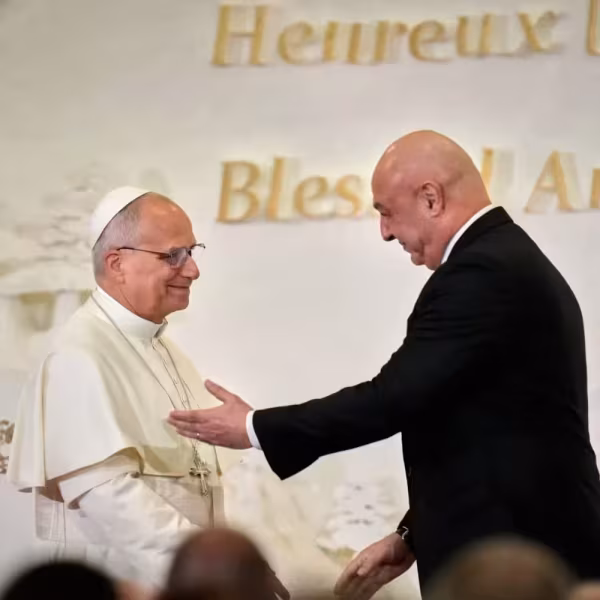 أسئلة وسجالات بعد تغيّب رؤساء أحزاب عن استقبال…