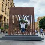 إزالة غامضة لـ«جدار الأمل» من وسط بيروت… ذاكرة المدينة مُهدَّدة بالمحو!