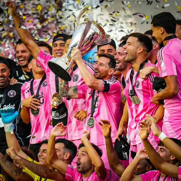 حيثما وُجد ميسي… التاريخ يحضر والكؤوس تتبع