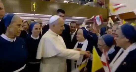 البابا لاوون من مستشفى دير راهبات الصليب :…