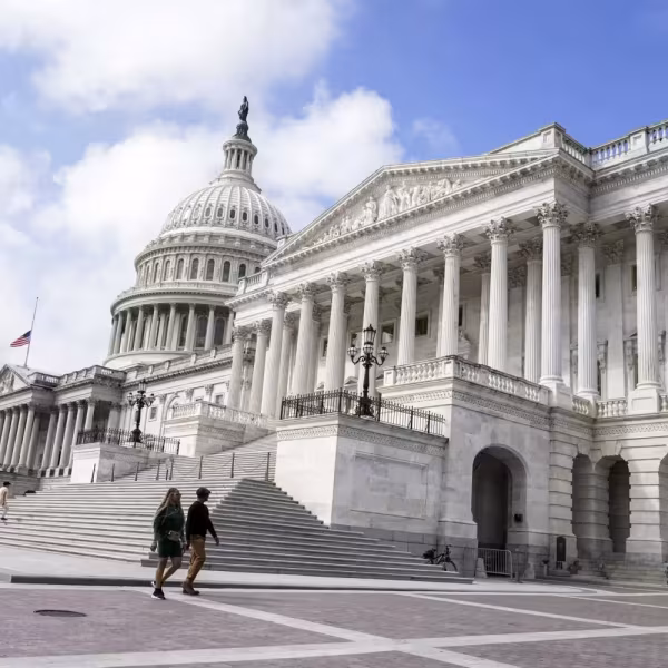 الكونغرس: مساعدات الجيش مقابل سلاح الحزب