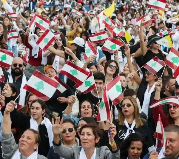 بابا السلام يُغادر… ولهيب الحرب يطرق الأبواب