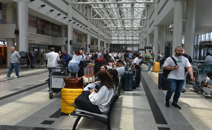 هجرة اللبنانيين وعودة السوريين: 900 ألف غادروا باتجاه…